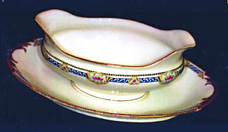 LEG70 Gravy Boat with Attached Underplate