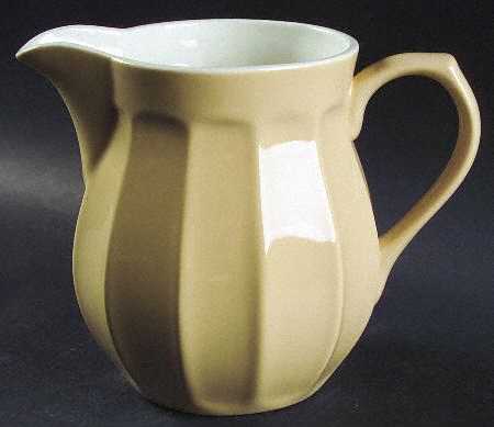 Boxwood Straw 80 Oz Pitcher