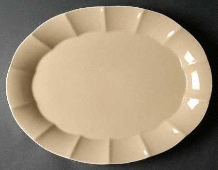 Boxwood Straw 18" Oval Serving Platter