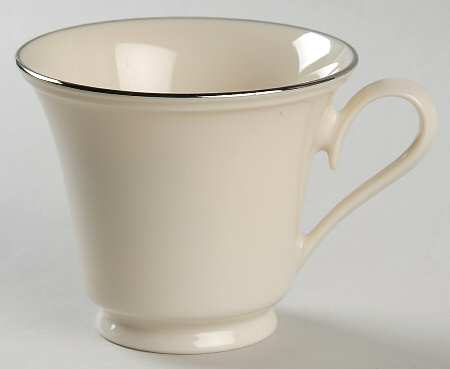 L117 Footed Cup
