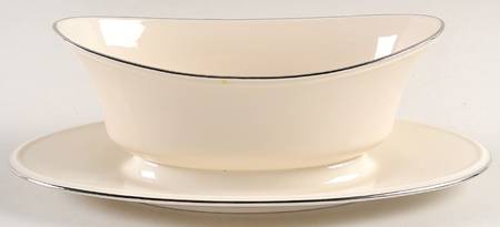 L117 Gravy Boat with Attached Underplate