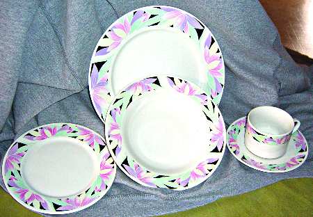 LNN22 Flat Cup & Saucer Set