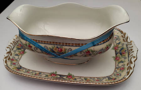 LIM314 Gravy Boat with Attached Underplate