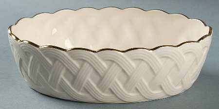 Lattice Collection 8" Oval Scalloped Bowl