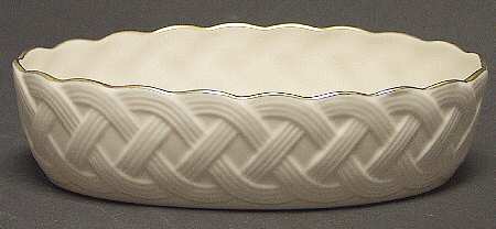 Lattice Collection 8" Oval Scalloped Bowl