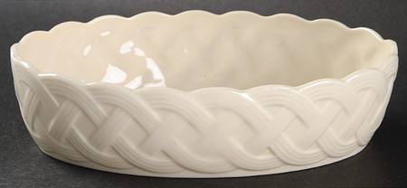 Lattice Collection 8" Oval Scalloped Bowl