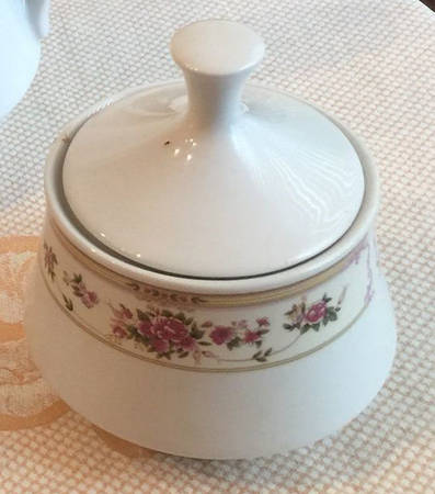 Lucianna Sugar Bowl & Lid