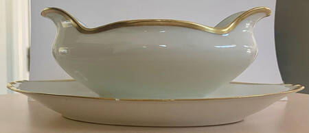 LIM400 Gravy Boat with Attached Underplate
