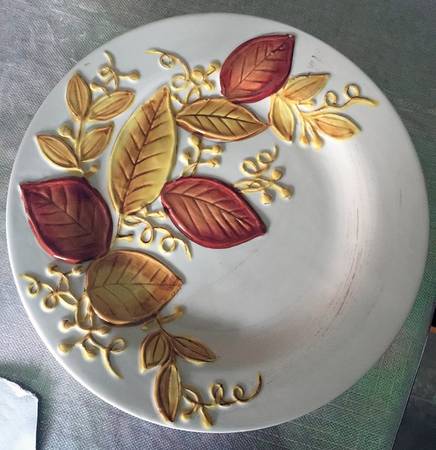 Oak Ridge Sculpted Canape Plate