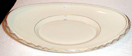 L124 13" Oval Centerpiece