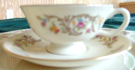 L125 Footed Cup & Saucer Set