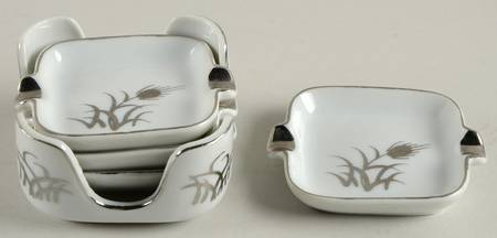 224 (Platinum Wheat & Trim) Ashtray Set with Holder (4 Ashtrays & Holder)