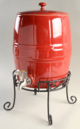 Woven Traditions Tomato (Red) Beverage Server & Metal Stand