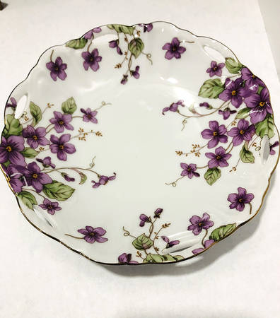 Violet 6" Round Scalloped Dish