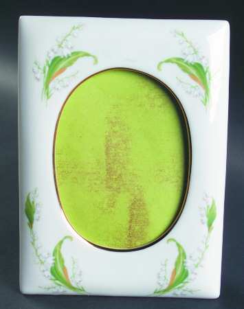 LEF67 (Gold Trim) Frame-Holds 3 1/2" X 4 1/2"