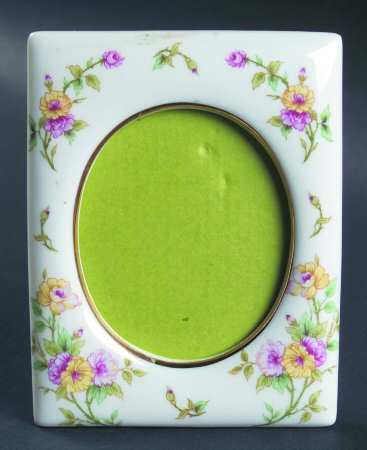 Narcissus Frame-Holds 2.5" X 3"