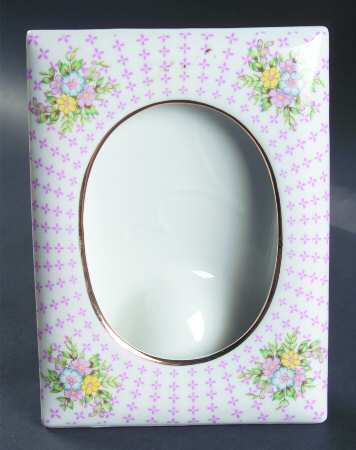 LEF78 Frame-Holds 3 1/2" X 4 1/2"