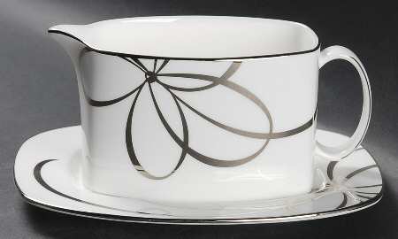 Belle Boulevard Gravy Boat & Underplate