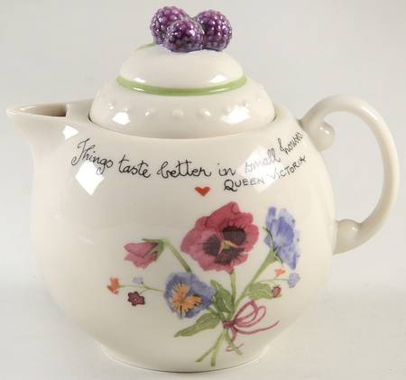 A Proper Tea Creamer & Lid