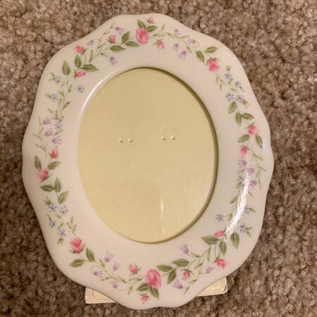 Great Giftables Oval Frame-Holds 2 1/2" X 3"