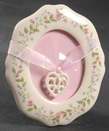 Great Giftables Oval Frame & Charm Holds 2 1/2" x 3"