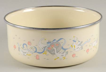 Happy Geese 6 3/4" Metal Bowl
