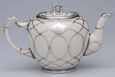 L138 Teapot & Lid