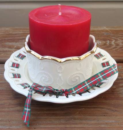 Christmas Giftables 3" Pillar Candleholder