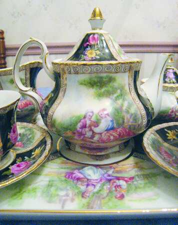 CX947 Teapot & Lid