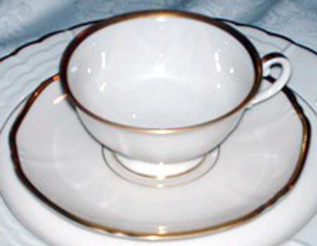 LNT289 Footed Cup & Saucer Set