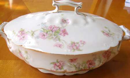 1617 Oval Covered Vegetable
