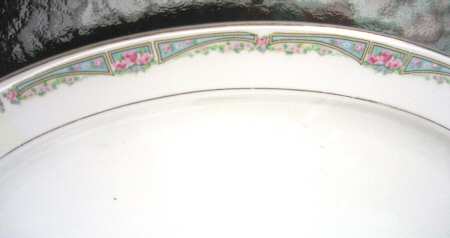 LUK33 Dinner Plate