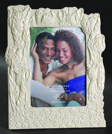 Tulip Garden Frame-Holds 5" X 7"