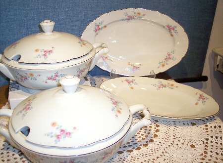 Titania Round Covered Vegetable