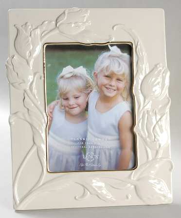 Tulip Frame-Holds 5" X 7"