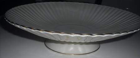 L148 10" Diameter Pedestal Cake Stand