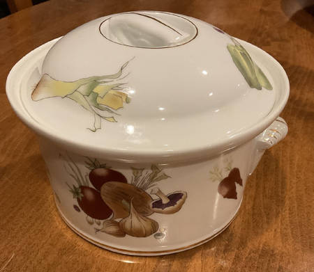 LOL24 1.75 Qt Round Covered Casserole