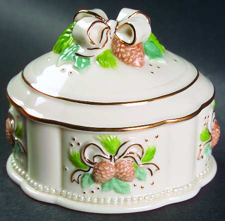 Holly and Pine Music Box with Lid