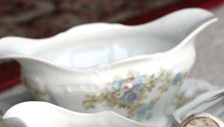 LAZ21 Gravy Boat with Attached Underplate
