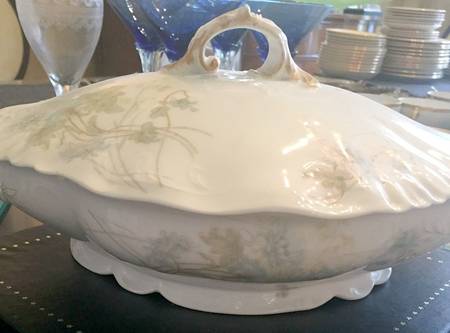 LNT310 Oval Covered Vegetable