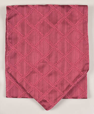Laurel Leaf 14' X 90" Cloth Table Runner