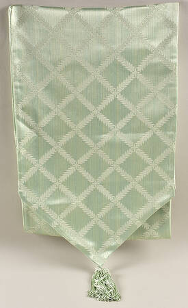 Laurel Leaf 14' X 90" Cloth Table Runner