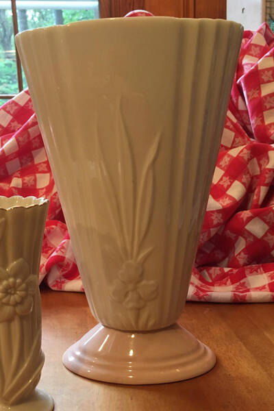 Giftware 9" Ribbed Vase