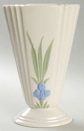Giftware 9" Ribbed Vase