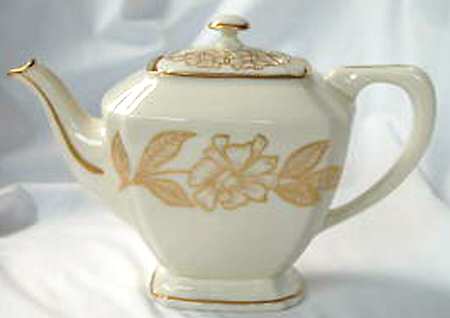 L366 Teapot & Lid