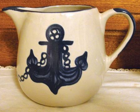 LOU15 32 Oz Pitcher