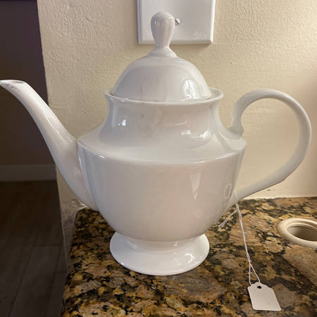 Classic White Teapot & Lid