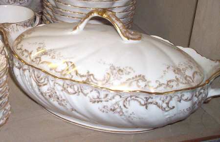 LNT325 Oval Covered Vegetable