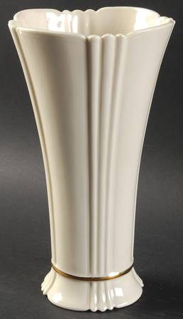 Giftware 9" Vase