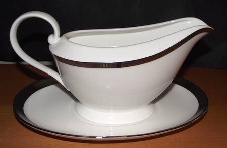 Chain Bracelet Gravy Boat & Underplate